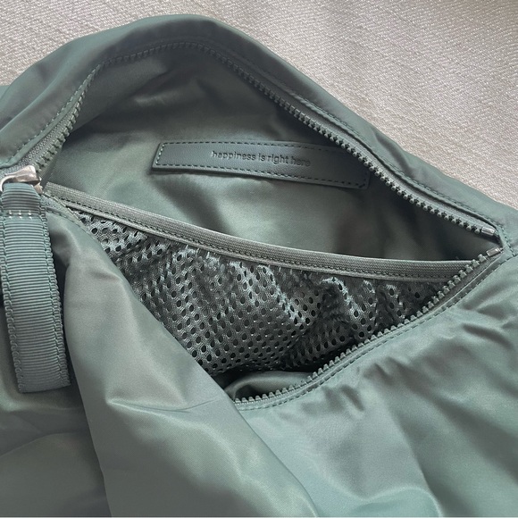 ❌SOLD❌ NWOT Lululemon Fast Track Bag (3L) | Dark Forest - Picture 6 of 8